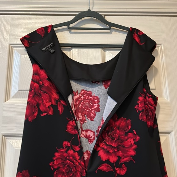 Size 16 Fitted Red Flowered Tea Length Dress - Picture 4 of 5